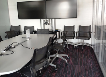 Бізнес-центр вулиця Новокостянтинівська 18 02000 Київ