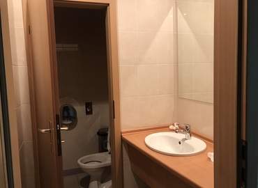 Бізнес-центр вулиця Іллінська 8 02000 Київ