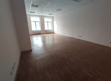 42 m² Office available to rent in Святошинський район, вулиця Академіка Кримського 4А, 03142  - 1 | MatchOffice.com