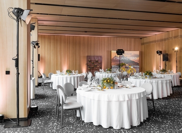 Конференц-зал вулиця Хмельницького 9Б 79495 Львів