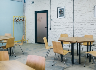 68 m² Convention center in Ivano-Frankivsk, вулиця Вовчинецька 188 (76000) - 1 | MatchOffice