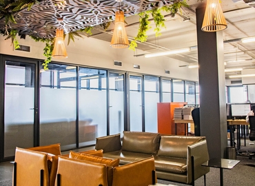 300 m² Shared workspace  in Cape Town, 76 Regent Rd (8060) - 3 | MatchOffice.com