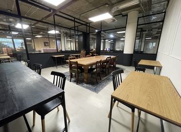 300 m² Commercial office for rent in Cape Town, Grove Avenue 9, 7708  - 2 | MatchOffice