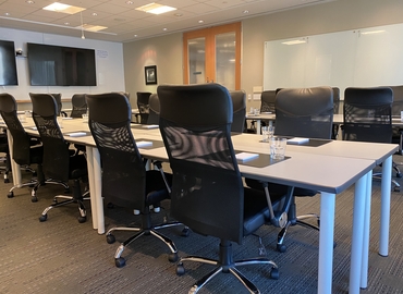 107 m² Conference space in Toronto, WaterPark Place (M5J 2N8) - 16 | MatchOffice.com