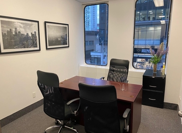 50 m² Office for rent in Toronto, Yorkville, M5R 2A5  - 5 | MatchOffice.com