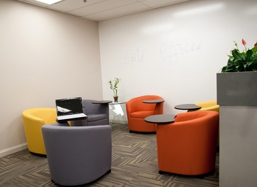 12 m² Coworking space  in Toronto, 250 Yonge Street (M5B 2L7) - 10 | MatchOffice