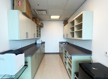 250 m² Business center in Kitchener, ON, Waterloo region (N2G 4W1) - 2 | MatchOffice.com