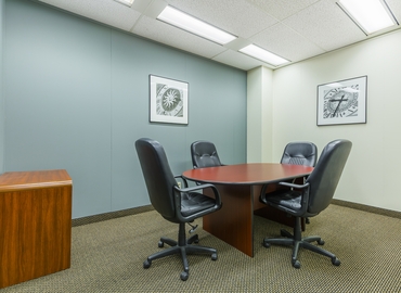50 m² Business center in Toronto, 2 St. Clair Avenue West (M4V 1L5) - 2 | MatchOffice