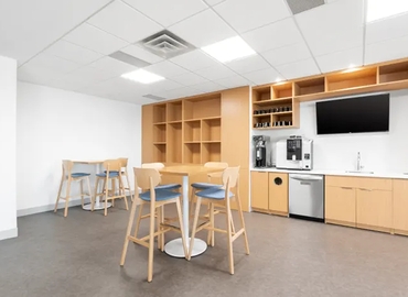 100 m² Business center in Toronto, 125 Commerce Valley Dr W (L3T 7W4) - 9 | MatchOffice.com