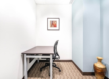 10 m² Co-working  in Toronto, 2 St. Clair Avenue West (M4V 1L5) - 6 | MatchOffice