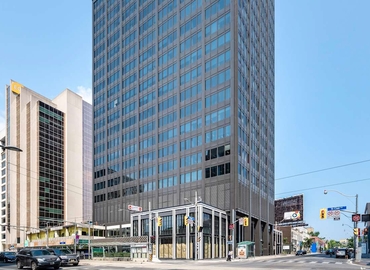 10 m² Business center in Toronto, 2 St. Clair Avenue West (M4V 1L5) - 0 | MatchOffice.com