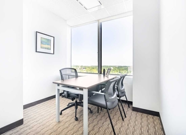 10 m² Serviced office in Toronto, 2 St. Clair Avenue West (M4V 1L5) - 1 | MatchOffice