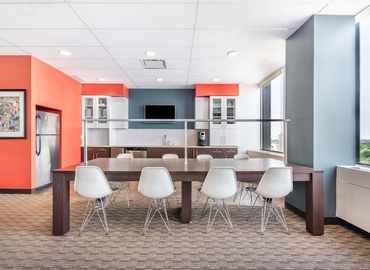 10 m² Business center in Toronto, 2 St. Clair Avenue West (M4V 1L5) - 5 | MatchOffice.com