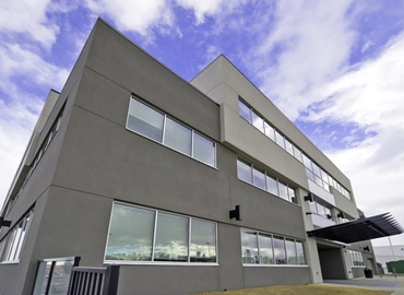 500 m² Business park property up for rent in Calgary, AB, 5 Richard Way SW (T3E 3M8) - 1 | MatchOffice.com