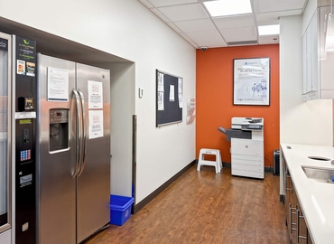 10 m² Serviced office in Laval	, QC, 2572 Daniel-Johnson Boulevard (H7T 2R3) - 9 | MatchOffice.com
