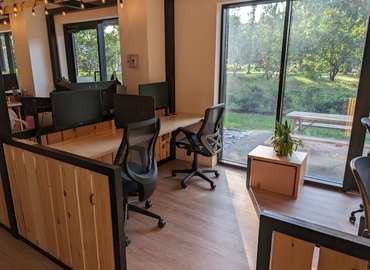 100 m² Shared workspace  in Montreal, QC, Rue Saint-Patrick 2727 (H3K 0A8) - 1 | MatchOffice