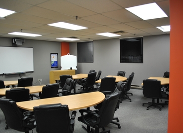 200 m² Business space in Ottawa, ON, Bongard Avenue 70 (K2E 6V2) - 0 | MatchOffice