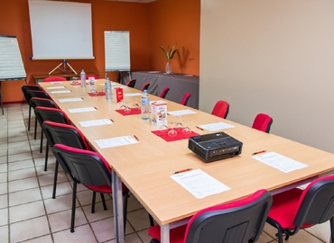 20 m² Business center in Baie-Mahault, Boulevard du Marquisat de Houelbourg 3617 (97122) - 0 | MatchOffice