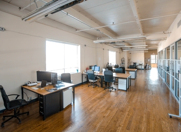 250 m² Serviced office building available to rent in New York Queens, NY, 3640 37th St  (11101) - 0 | MatchOffice.com