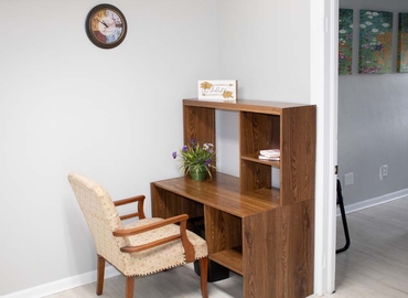 17 m² Conference room in Cleveland, OH, Churchill Hubbard Road 985 (44505) - 2 | MatchOffice.com