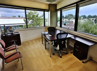 250 m² Co-working  in Woodland Hills, CA, 21900 Burbank Blvd (91367) - 3 | MatchOffice