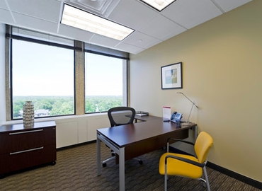 250 m² Coworking space  in Clayton, 	MO, 7733 Forsyth Boulevard (63105) - 0 | MatchOffice.com