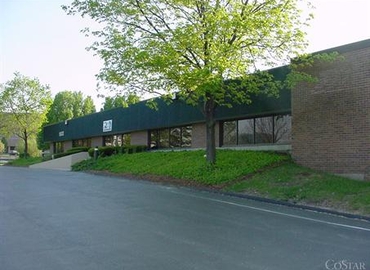 930 m² Shared office in St. Louis, MO, 1033 Corporate Square Drive (63132-2928) - 6 | MatchOffice.com
