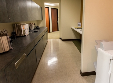 250 m² Shared office  in Las Vegas, NV, 500 North Rainbow Blvd. (89107) - 4 | MatchOffice