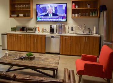 50 m² Shared workspace  in Newport Beach, CA, 120 Newport Center Drive (92660) - 2 | MatchOffice