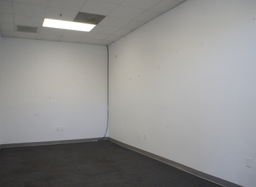 5759 m² Business center in Los Angeles, CA, 19201 S Reyes Ave (90221) - 24 | MatchOffice.com