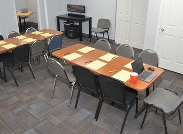 20 m² Conference hall in Cleveland, OH, Churchill Hubbard Road 985 (44505) - 5 | MatchOffice.com