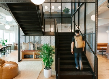 200 m² Serviced office building available to rent in Houston Central, TX, 2700 Post Oak Blvd  (77056) - 2 | MatchOffice