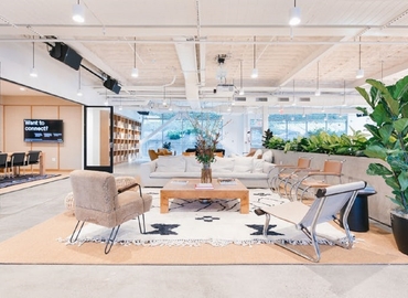 200 m² Business center building up for rent in Santa Monica, 3000 Olympic Boulevard Santa (90404) - 2 | MatchOffice.com