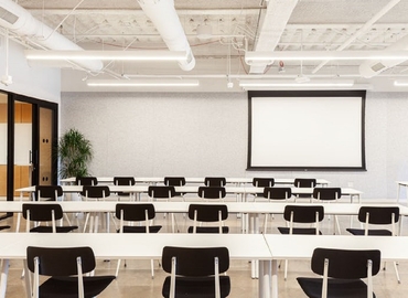 500 m² Coworking space  in Los Angeles, CA, 21255 Burbank Boulevard (91367) - 1 | MatchOffice