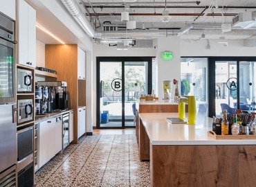 500 m² Co-working  in Los Angeles, CA, 21255 Burbank Boulevard (91367) - 3 | MatchOffice