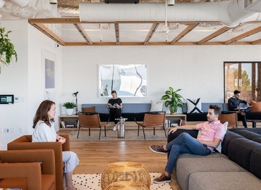 150 m² Business center building for rent in Newport Beach, CA, 4041 MacArthur Blvd (92660) - 1 | MatchOffice