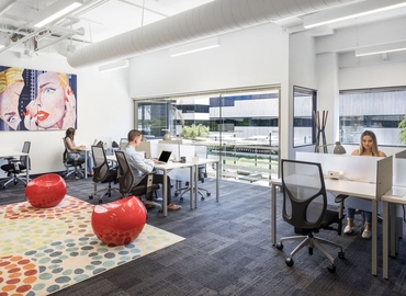 500 m² Business space building for rent in Los Angeles, CA, 360 N. Pacific Coast Highway (90245) - 0 | MatchOffice.com