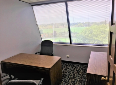 500 m² Business center property for rent in Chicago, IL, West Butterfield Road 340 (60126) - 3 | MatchOffice.com