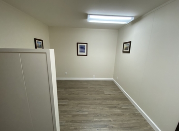 165 m² Business center building up for rent in Cary, NC, Kilmayne Drive 103 (27511) - 4 | MatchOffice.com
