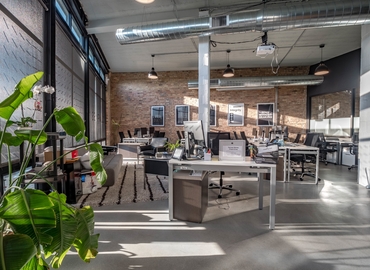 16006 m² Coworking  in Chicago, IL, 3033 N Clark St (60657) - 10 | MatchOffice.com
