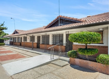 1012 m² Business center in Fresno, CA, 2632 N Blackstone Ave (93703) - 0 | MatchOffice
