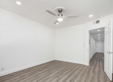 1012 m² Business park in Fresno, CA, 2632 N Blackstone Ave (93703) - 5 | MatchOffice.com