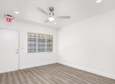 1012 m² Business center in Fresno, CA, 2632 N Blackstone Ave (93703) - 6 | MatchOffice.com