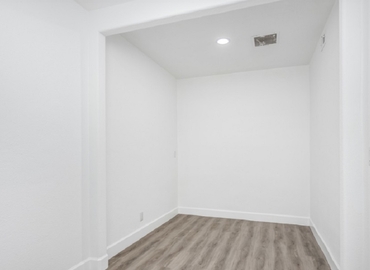1012 m² Serviced office in Fresno, CA, 2632 N Blackstone Ave (93703) - 7 | MatchOffice.com