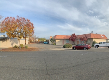 1848 m² Business center in Visalia, CA, 636 W. Oak Ave (93291) - 1 | MatchOffice.com