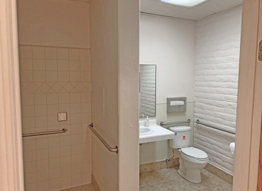 1848 m² Business space in Visalia, CA, 636 W. Oak Ave (93291) - 14 | MatchOffice