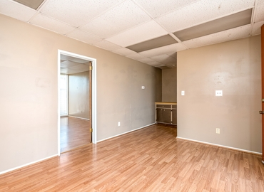 750 m² Business center in Visalia, CA, 3200 S Fairway St (93277) - 5 | MatchOffice.com