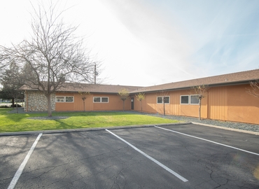 9548 m² Business space in Porterville, CA, 876 W Grand Ave (93257) - 1 | MatchOffice