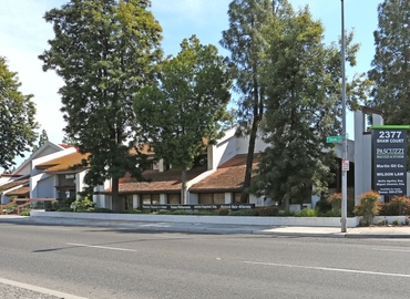 7510 m² Business space in Fresno, CA, 2377 West Shaw Ave (93711) - 1 | MatchOffice