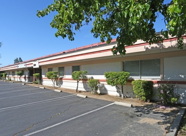 48688 m² Business center in Fresno, CA, 3710 N First Street (93726) - 2 | MatchOffice.com